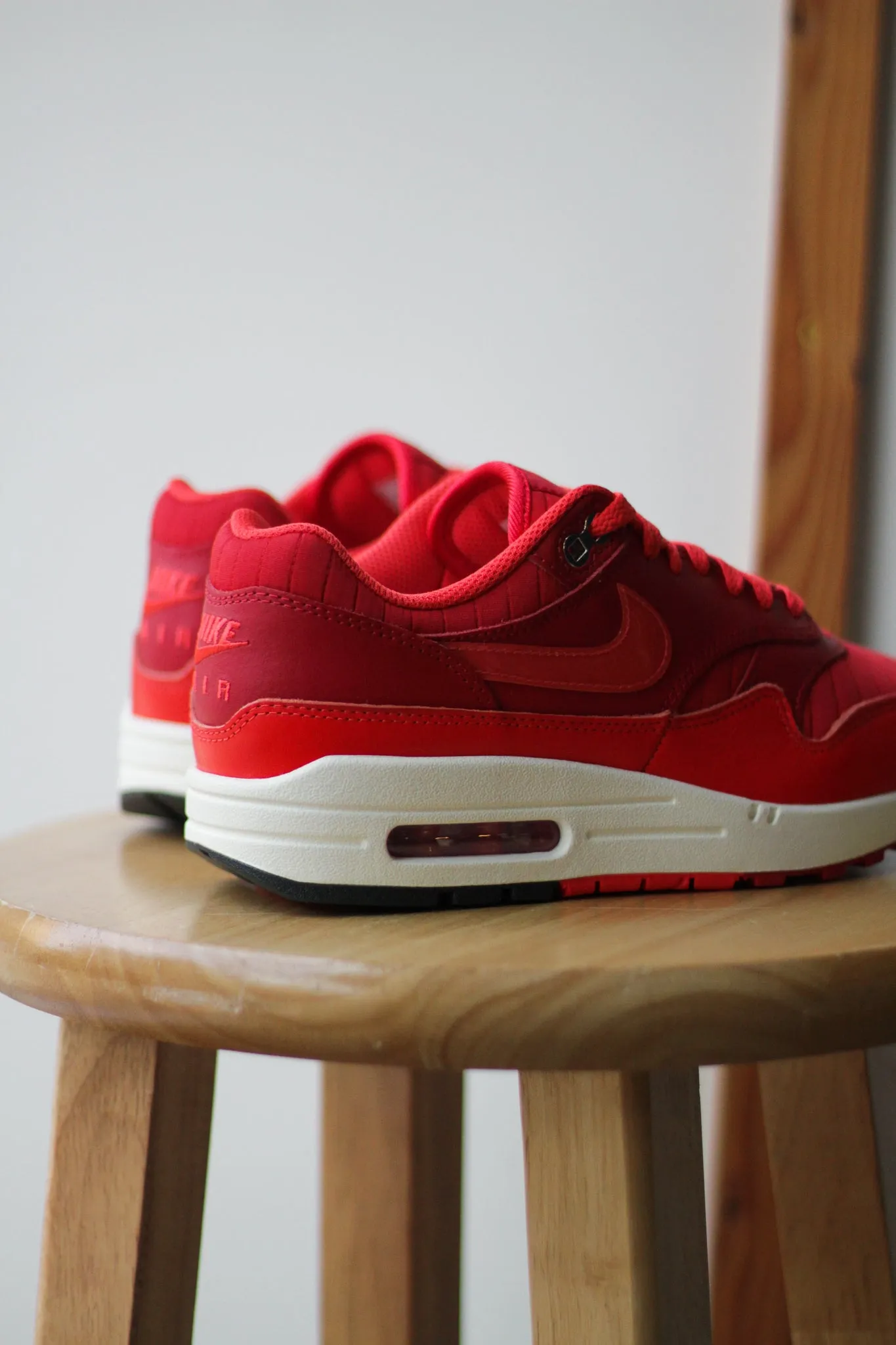 AIR MAX 1 ESS PRM "GYM RED"