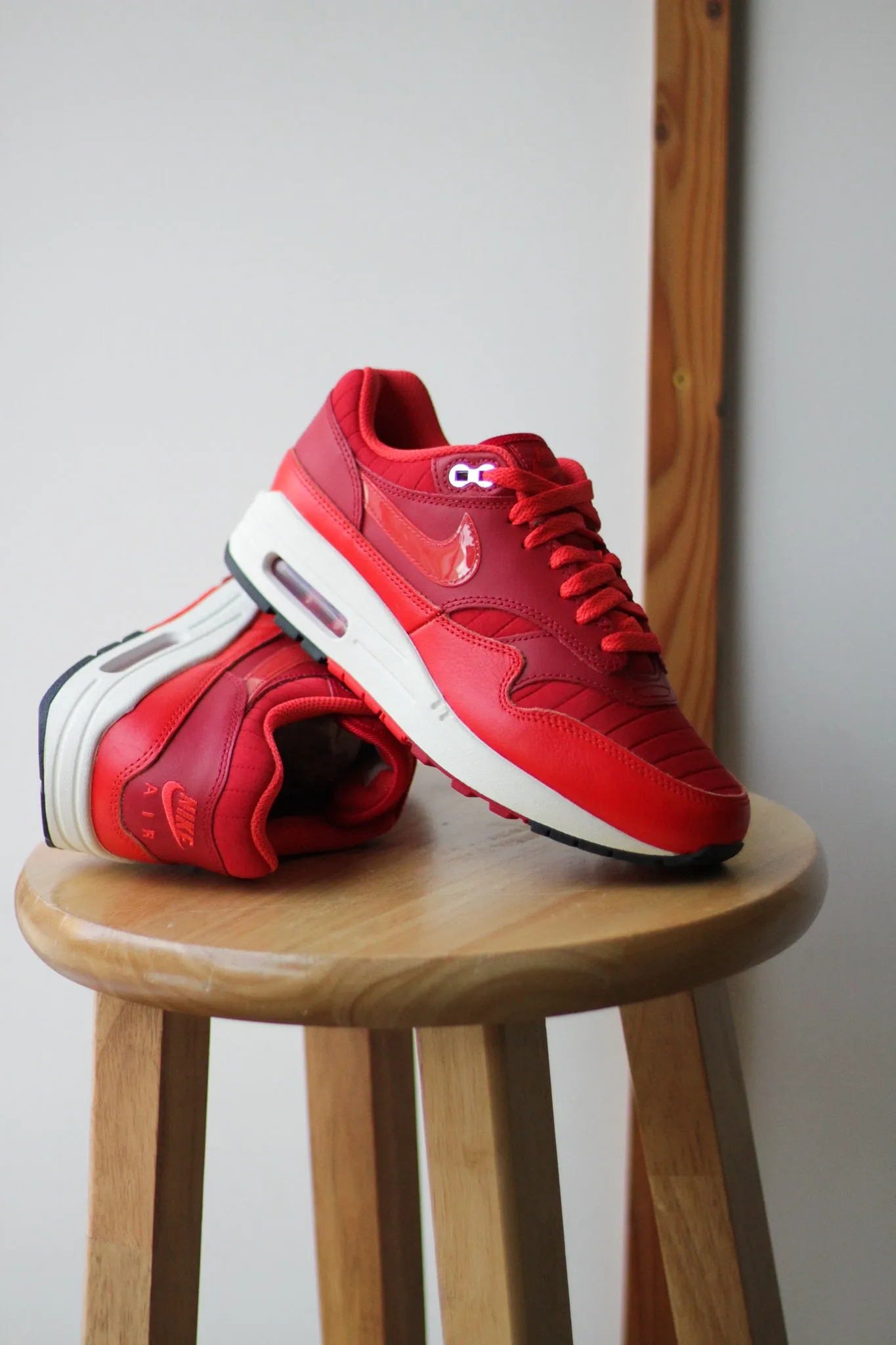 AIR MAX 1 ESS PRM "GYM RED"